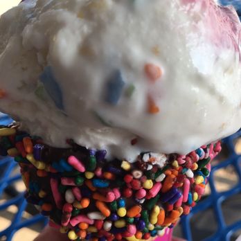 Baskin Robbins - Icing On The Cake Ice Cream Baseball Nut - Ice Cream & Frozen Yogurt Near Me - Bossier City, Louisiana Baskin Robbins - Icing On The Cake Ice Cream Baseball Nut - Ice Cream & Frozen Yogurt Near Me - Bossier City, Louisiana