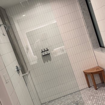 ARRIVE Austin - Shower - Hotels Near Me - Austin, Texas