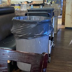 Arigatto Sushi - Trash can in middle tables