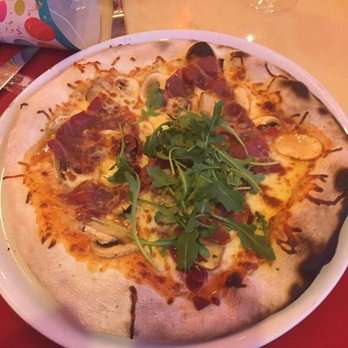 Café Mickey - Pizza with ham and arugula! - Italian Near Me