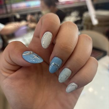 Bellacio Nails and Spa - Shades of blue Gel X set with a chrome design - Nail Salons Near Me - Conroe, Texas