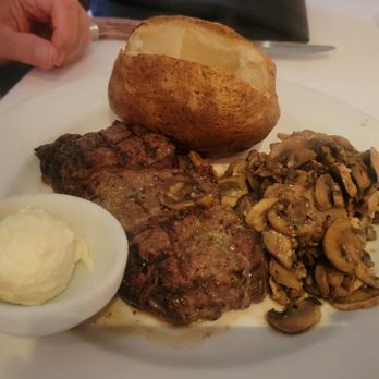 Kee Grill - Filet medallions with baked potato and Mushroom saute - Seafood Near Me - Boca Raton, Florida Kee Grill - Filet medallions with baked potato and Mushroom saute - Seafood Near Me - Boca Raton, Florida
