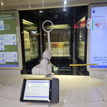 The Greenhouse - Smoothie made by robot - New American Near Me - Los Angeles, California