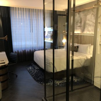 Hotel EMC2, Autograph Collection - King room - Hotels Near Me - Chicago, Illinois Hotel EMC2, Autograph Collection - King room - Hotels Near Me - Chicago, Illinois