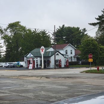 Ambler-Becker Texaco Station - Looking over from across the way. - Landmarks & Historical Buildings Near Me - Dwight, Illinois Ambler-Becker Texaco Station - Looking over from across the way. - Landmarks & Historical Buildings Near Me - Dwight, Illinois