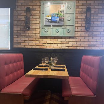 Carrabba's Italian Grill - Booth. - Italian Near Me - Altamonte Springs, Florida