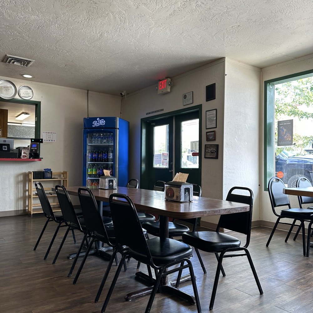 Ugo's Pizza Parlor - Front entrance - Pizza Near Me - Dallas, Oregon