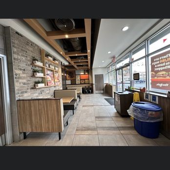 Burger King - the inside of the restaurant - Fast Food Near Me - Staten Island, New York