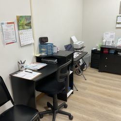 Massage Works - Information station:
-desk
-client chair