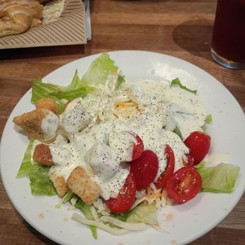Cheddar's Scratch Kitchen - Their house salad - American Near Me - Wichita, Kansas
