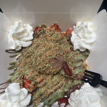 Gordo’s Bubble Waffles - Dubai mini pancakes with chocolate ice cream and strawberries - Desserts Near Me - Milwaukee, Wisconsin Gordo’s Bubble Waffles - Dubai mini pancakes with chocolate ice cream and strawberries - Desserts Near Me - Milwaukee, Wisconsin