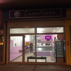 LunaPiena Pizzeria & Gelateria - Outside