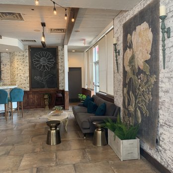 Fiori - Waiting area - Italian Near Me - Flower Mound, Texas Fiori - Waiting area - Italian Near Me - Flower Mound, Texas