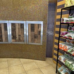 Nevera Juice Bar - Inside....