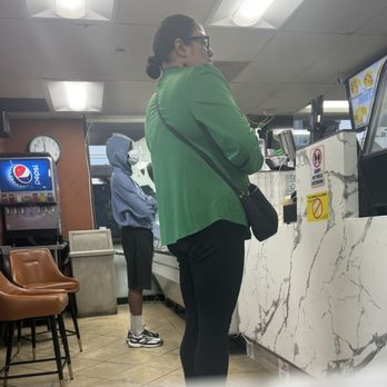 Penguin Fish & Chips - The customer have falling off they cheat you every time - Seafood Near Me - Los Angeles, California