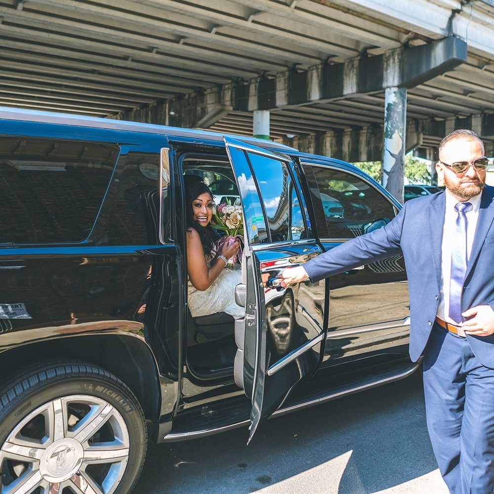 Luxury Rides - Bride arriving at venue - Limos Near Me - Kenner, Louisiana Luxury Rides - Bride arriving at venue - Limos Near Me - Kenner, Louisiana