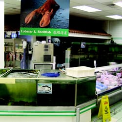 Chi Yip Group - Fish Monger have live lobsters, crab, turbot fish, sea bass, sea brass, eels, clams, scallops etc. Good value in price.