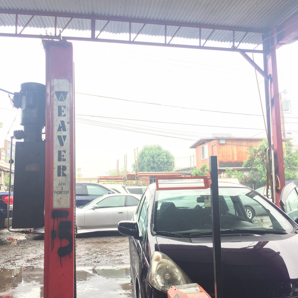 Master Mechanic - They working hard on a rainy day - Auto Repair Near Me - Waipahu, Hawaii