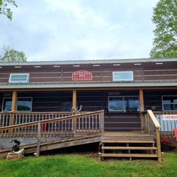 Pic-A-Nick Basket Deli - Quaint and accessible!