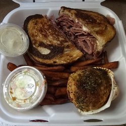 Tommy Doyle's Pub & Grill - Huge amount of corn beef in the sandwich!