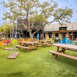 Little Woodrow's Braun - Nothing compares to the backyard at Little Woodrow's!