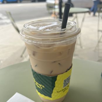 Alfred Coffee - Iced vanilla latte - Coffee & Tea Near Me - Burbank, California Alfred Coffee - Iced vanilla latte - Coffee & Tea Near Me - Burbank, California