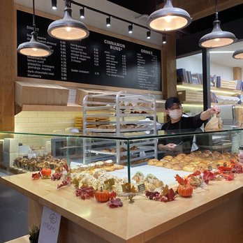 Angus T - Cafes Near Me - Vancouver, British Columbia