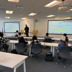 7EDU Impact Academy - Snap from our Youth Entrepreneurship Winter Camp where students got to learn  from mentors who specialize in startups and investments