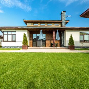 Lawn Guard - the front of a modern home - Landscaping Near Me Lawn Guard - the front of a modern home - Landscaping Near Me