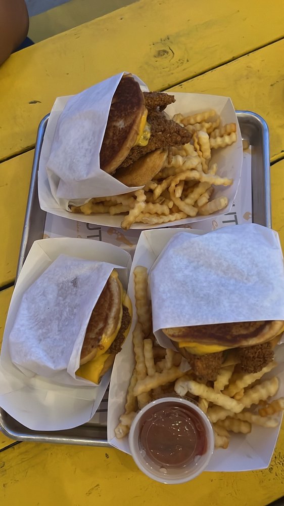 MUTTS Canine Cantina - Fort Worth