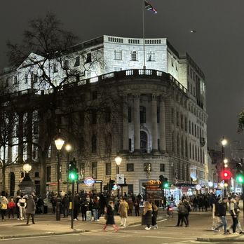 Trafalgar Square - Landmarks & Historical Buildings Near Me - London, XGL