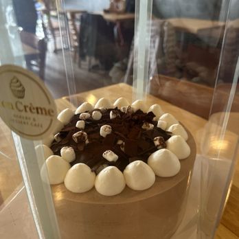 Bon Créme - Chocolate cake - Desserts Near Me - Beaverton, Oregon Bon Créme - Chocolate cake - Desserts Near Me - Beaverton, Oregon
