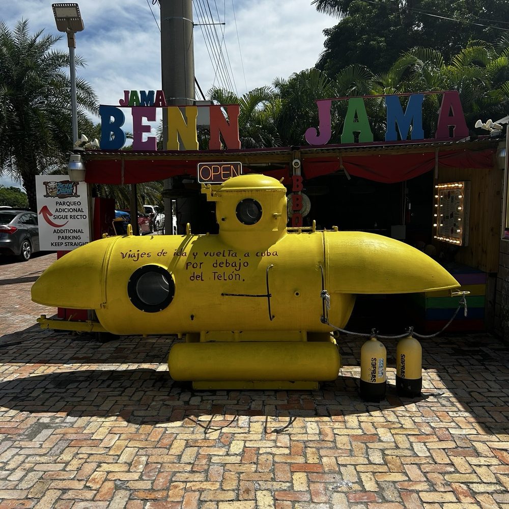 Decoration of a yellow submarine