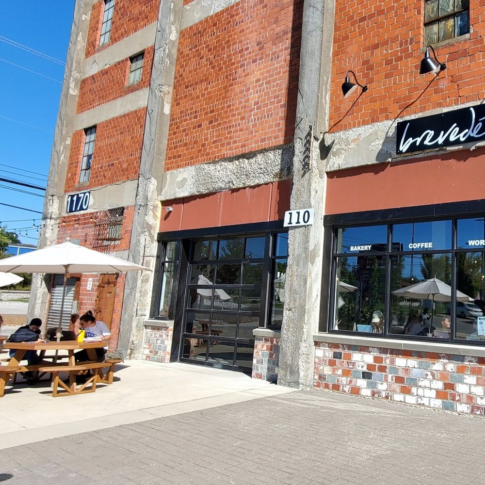 Brevede Coffee - Entrance and outdoor seating. - Coffee & Tea Near Me - Lexington, Kentucky