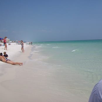 Destin Beach - Clear blue water - Beaches Near Me - Destin, Florida