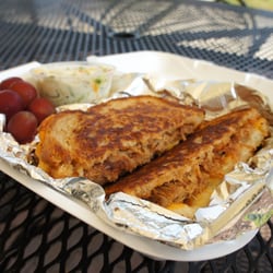 Roaming Fork - Grilled cheese - WITH pulled pork - Heaven on a plate