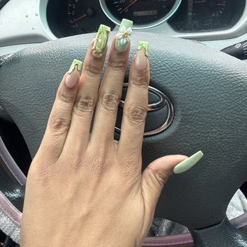 Le’s Nails & Spa - Fill in with design - Nail Salons Near Me - Gambrills, Maryland