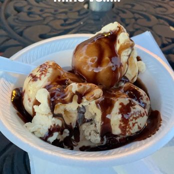 Cindy And Jims Ice Cream - Hot fudge Sunday - Ice Cream & Frozen Yogurt Near Me - Myrtle Beach, South Carolina