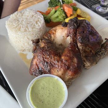 Mambo Empanadas - 1/2 Chicken and 2 Regular Sides Combo - Peruvian Near Me - Rutherford, New Jersey