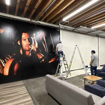 Phenom Wallcovering - Snake Plissken, a Kurt Russel character from the movie Escape from L.A. Photowall wallpaper. This is a work in progress photo. - Wallpapering Near Me Phenom Wallcovering - Snake Plissken, a Kurt Russel character from the movie Escape from L.A. Photowall wallpaper. This is a work in progress photo. - Wallpapering Near Me