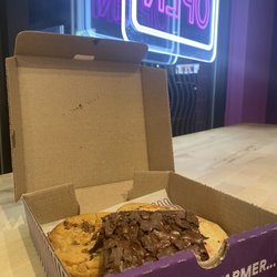 Insomnia Cookies