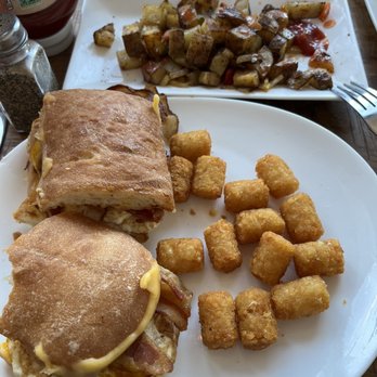 Cafe Diem - Bacon egg and cheese sandwich with tater tots - Cafes Near Me - Pearl River, New York