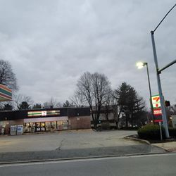 7-Eleven - Exterior