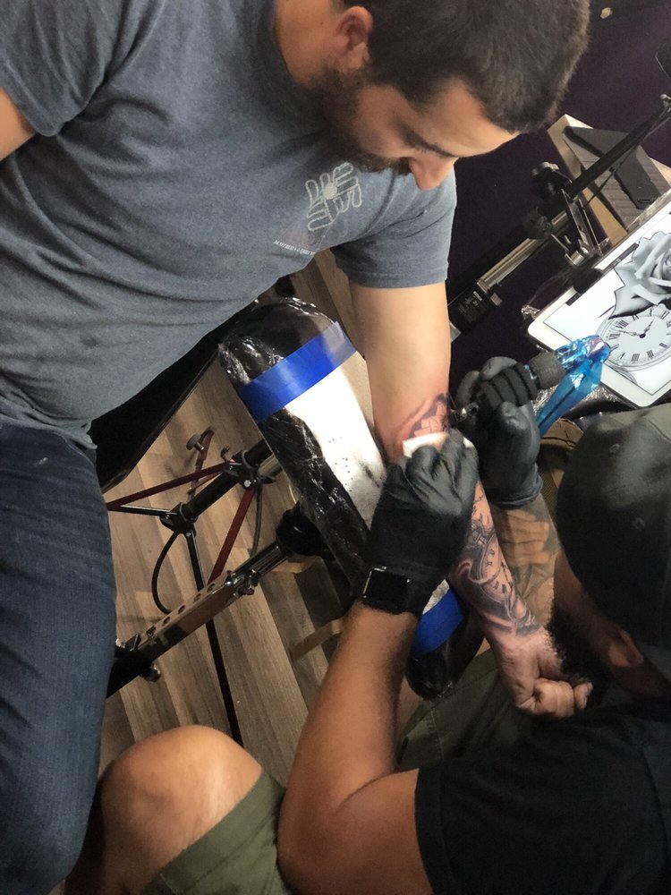 KNUCKLEHEAD TATTOO - 40 Photos & 27 Reviews - 5241 W Glendale Ave ...