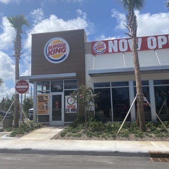 Burger King - the front of the restaurant - Fast Food Near Me - Vero Beach, Florida Burger King - the front of the restaurant - Fast Food Near Me - Vero Beach, Florida