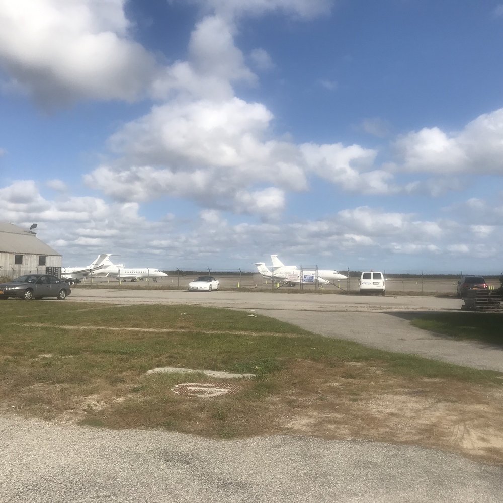 Cafe Volo - View of the runway from Café Volo in Gabreski Airport - Cafes Near Me - West Hampton Beach, New York