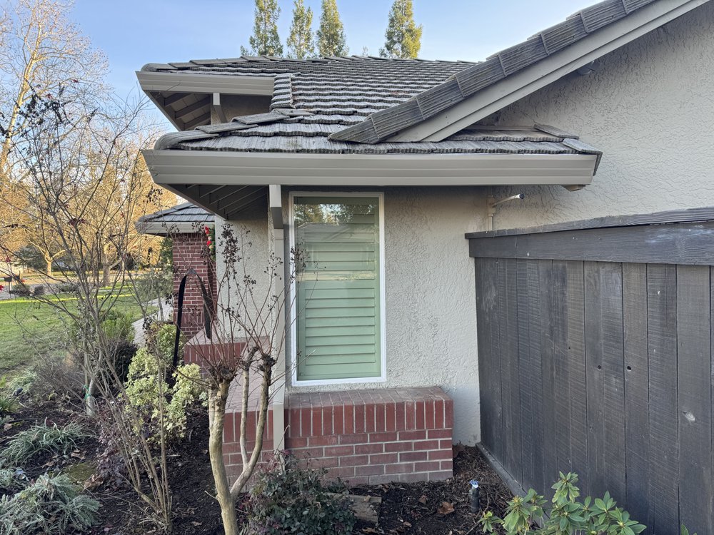 Slide of Roof Gutter Expert