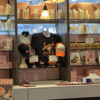 Junior's Restaurant - Who doesn't want a T-shirt or cheesecake to go? - Bakeries Near Me - Brooklyn, New York Junior's Restaurant - Who doesn't want a T-shirt or cheesecake to go? - Bakeries Near Me - Brooklyn, New York