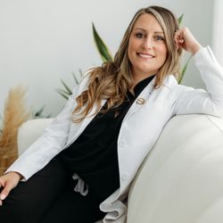 Elle Skin & Beauty - Emily Duncan, APRN, FNP-C, Owner/Medical Director