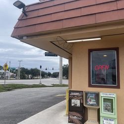 Trackside Donuts - Outside